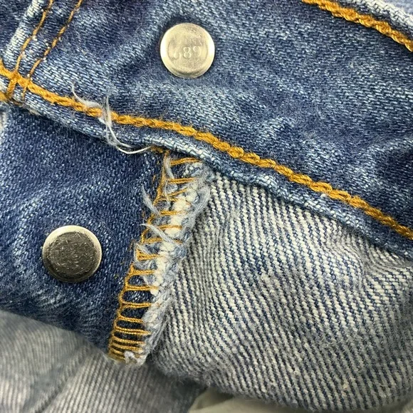 Vintage Levi’s 501 button fly medium wash straight leg jeans 31 x 30 - Picture 4 of 9